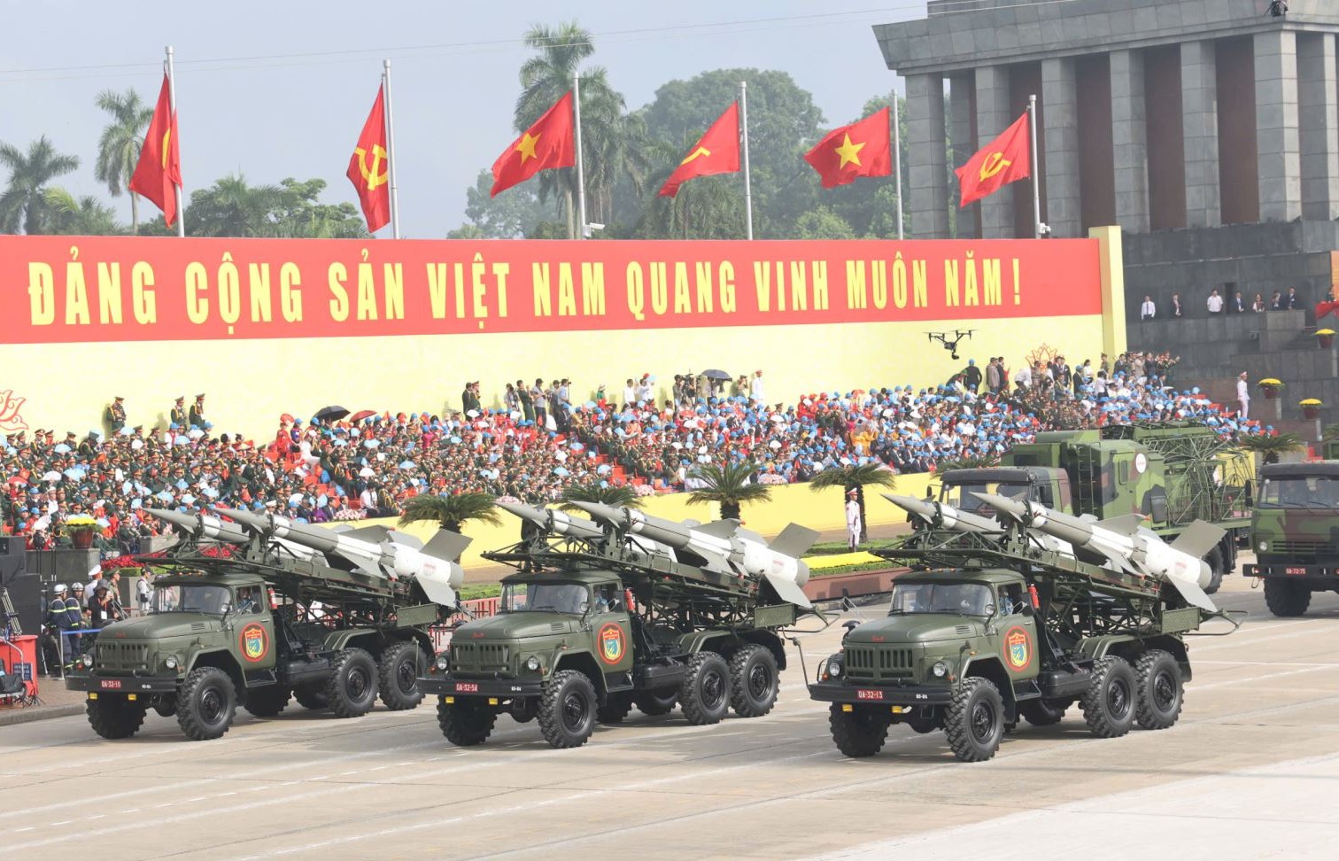 Hùng tráng như điện ảnh: Khối khí tài diễu binh, diễu hành trên Quảng trường Ba Đình