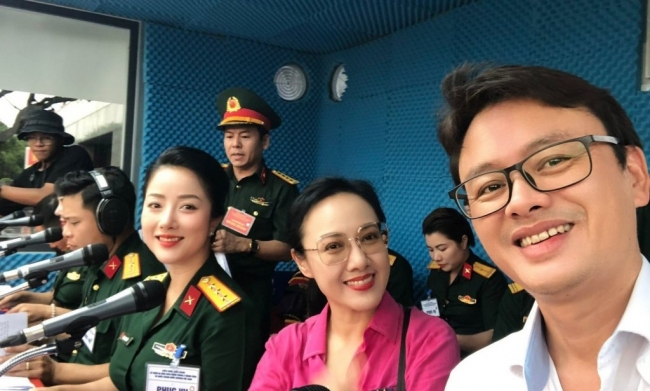 BTV Hữu Bằng và bức ảnh “siêu yêu” chụp cùng thanh niên tình nguyện