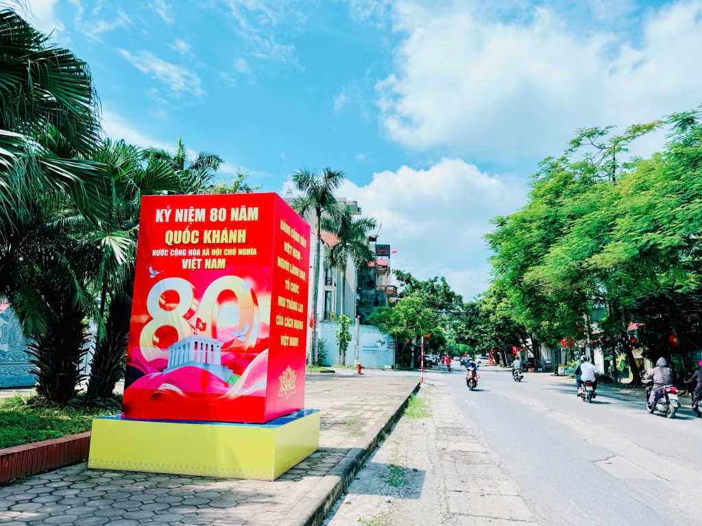 Nhân dân xã Nam Phù trang trí quang cảnh xanh - sạch - đẹp Nhân dân xã Nam Phù trang trí quang cảnh xanh - sạch - đẹp