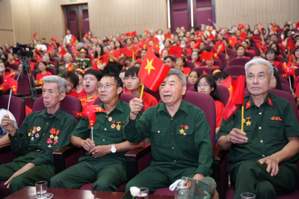 Niềm vui Tết độc lập ở ngoại thành Hà Nội
