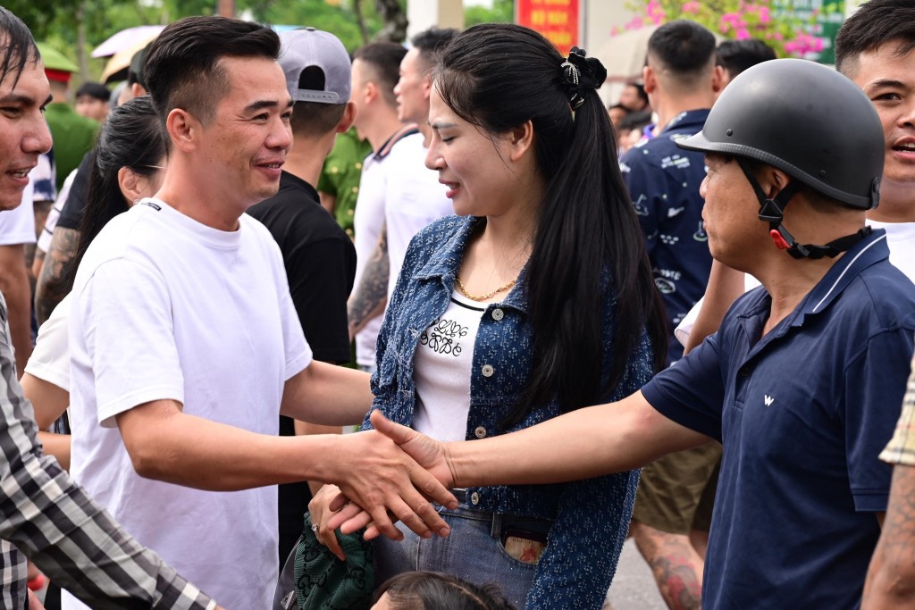 89 phạm nhân đã nhận quyết định đặc xá trở về đoàn tụ cùng gia đình, người thân
