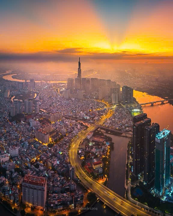 Bình minh trên Landmark 81 của Phúc Lê