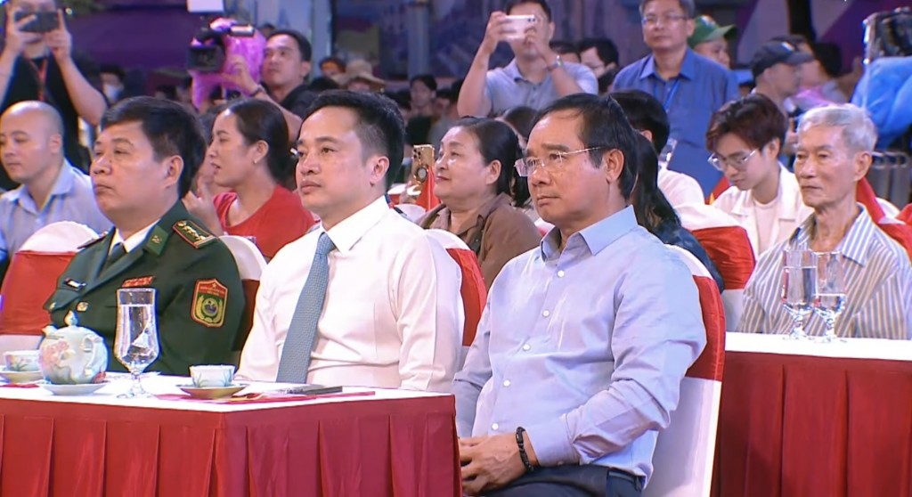 Đêm nghệ thuật rực sáng niềm tự hào dân tộc Đêm nghệ thuật rực sáng niềm tự hào dân tộc