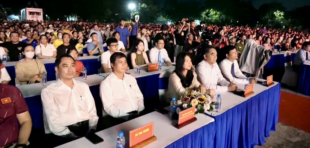Đêm nghệ thuật rực sáng niềm tự hào dân tộc Đêm nghệ thuật rực sáng niềm tự hào dân tộc