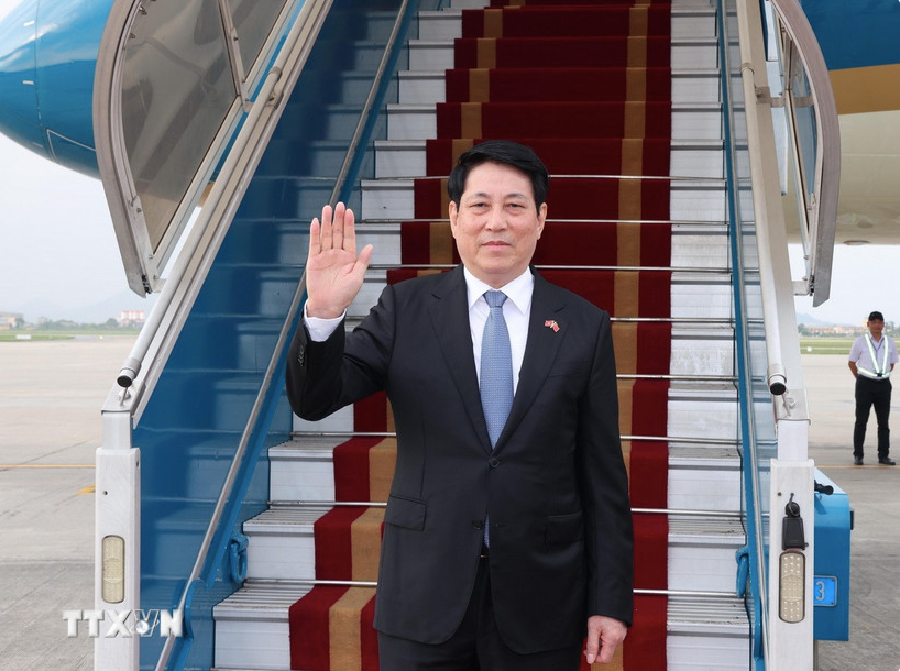 Chủ tịch nước Lương Cường lên đường thực hiện chuyến công tác Trung Quốc. Ảnh: TTXVN