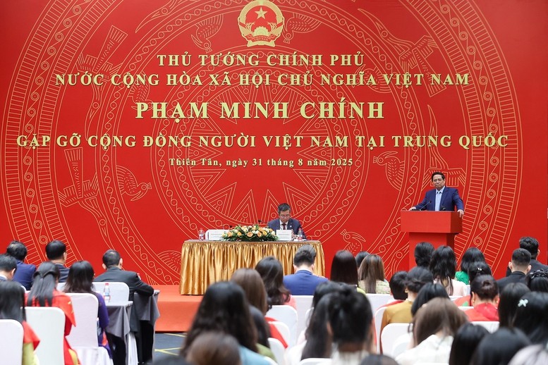 Thủ tướng chia sẻ với kiều bào tại Trung Quốc về không khí, tinh thần Quốc khánh trong nước - Ảnh: VGP/Nhật Bắc