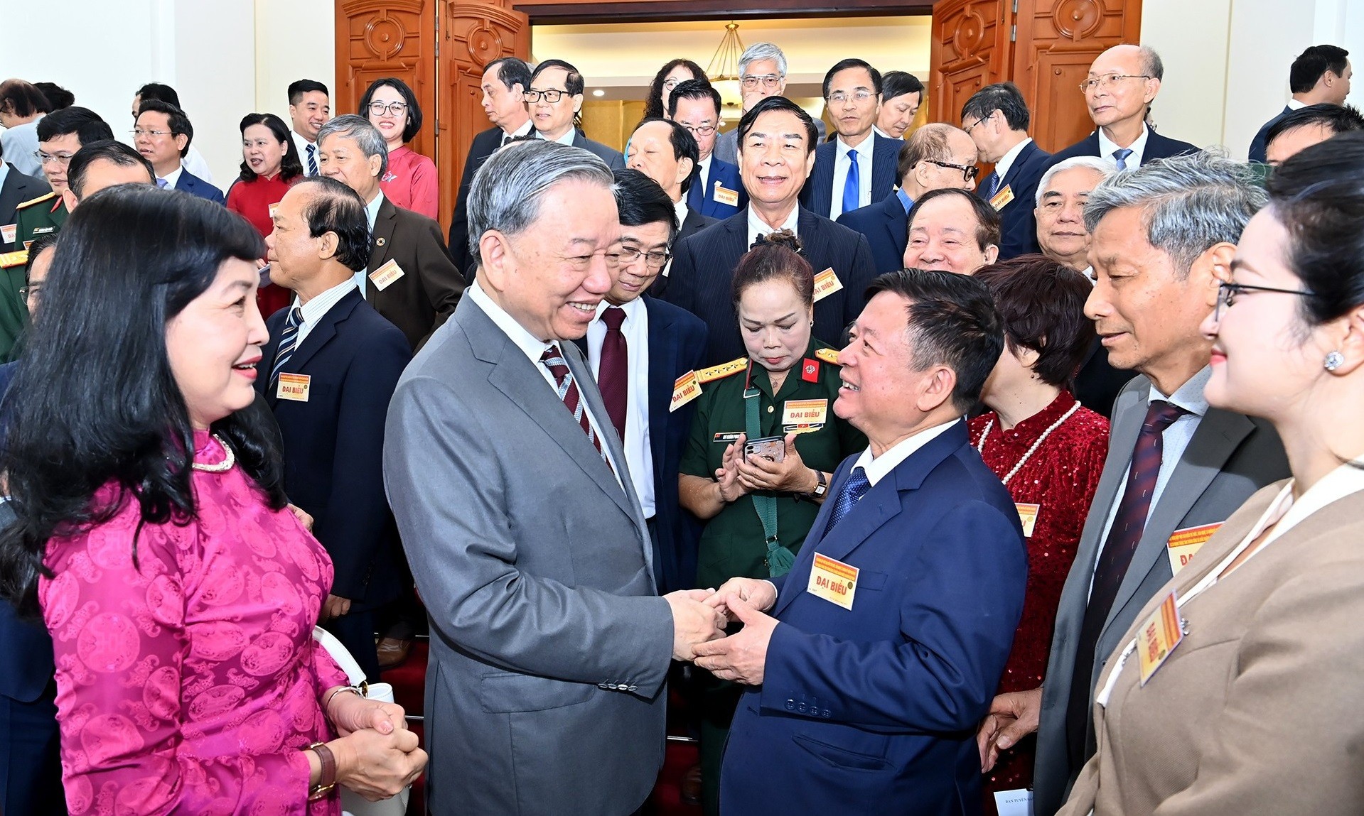 Tổng Bí thư Tô Lâm nói chuyện thân mật với các đại biểu trí thức, nhà khoa học, văn nghệ sĩ