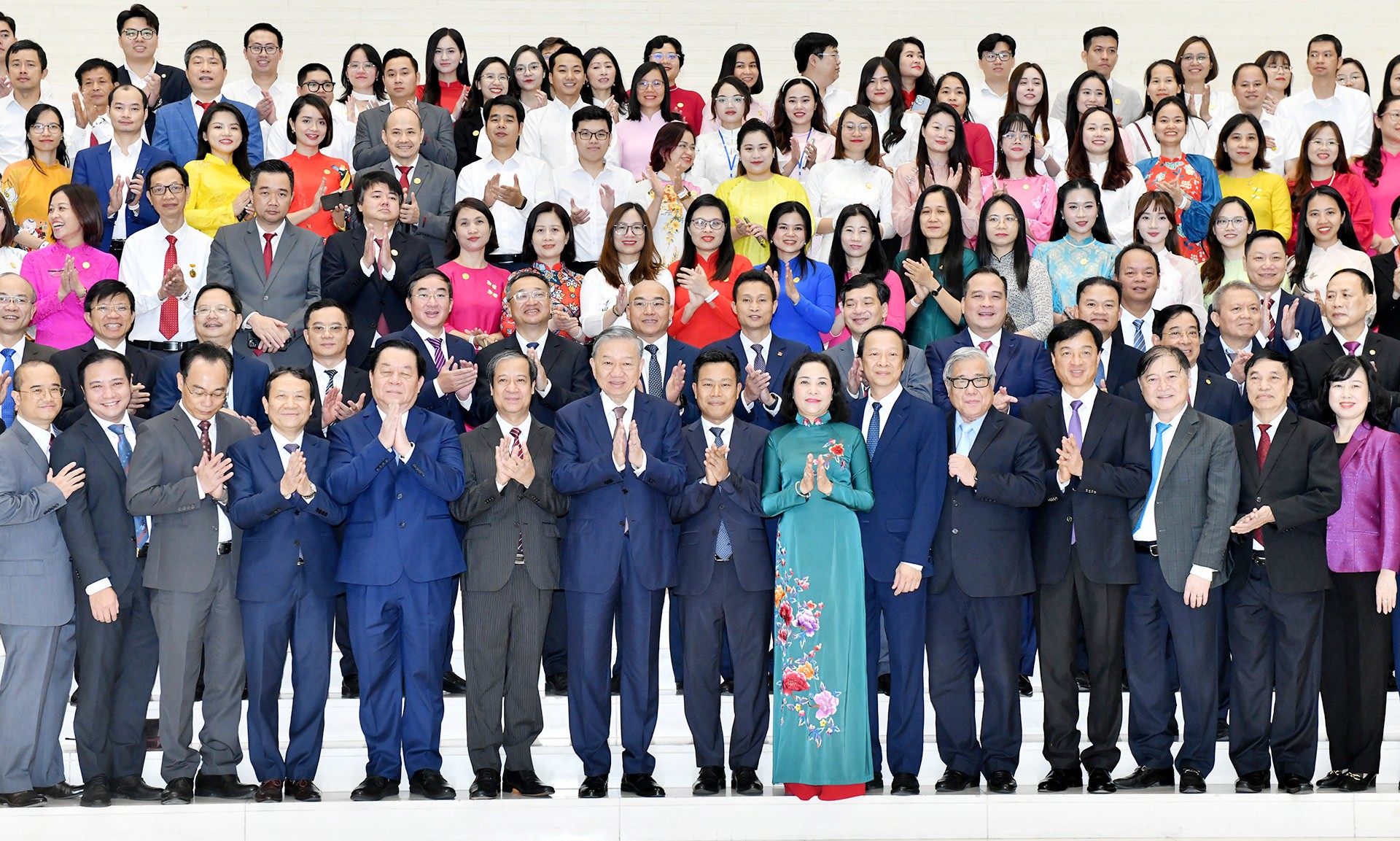 Tổng Bí thư Tô Lâm với đại diện nhà giáo, cán bộ quản lý giáo dục nhân Ngày Nhà giáo Việt Nam 20/11/2024