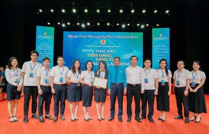 Công đoàn Vietcombank trao giải “Hành trình sáng tạo - Khát vọng vươn mình”