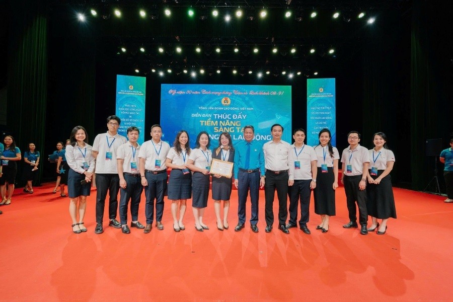 Công đoàn Vietcombank trao giải “Hành trình sáng tạo - Khát vọng vươn mình”