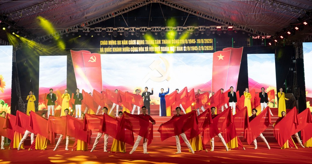 An Giang: Rực rỡ chương trình nghệ thuật, pháo hoa mừng Quốc khánh 2/9