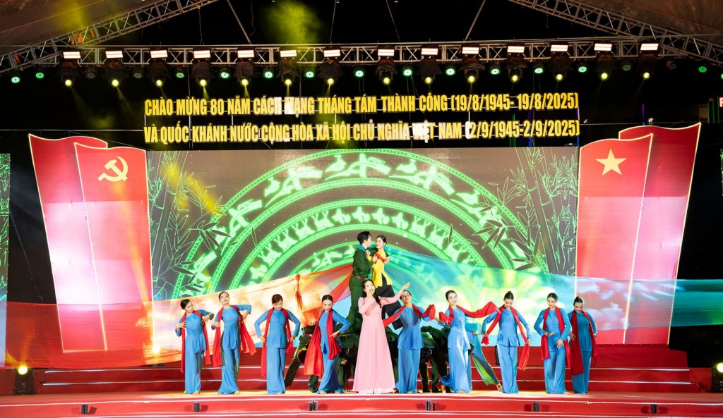 An Giang: Rực rỡ chương trình nghệ thuật, pháo hoa mừng Quốc khánh 2/9