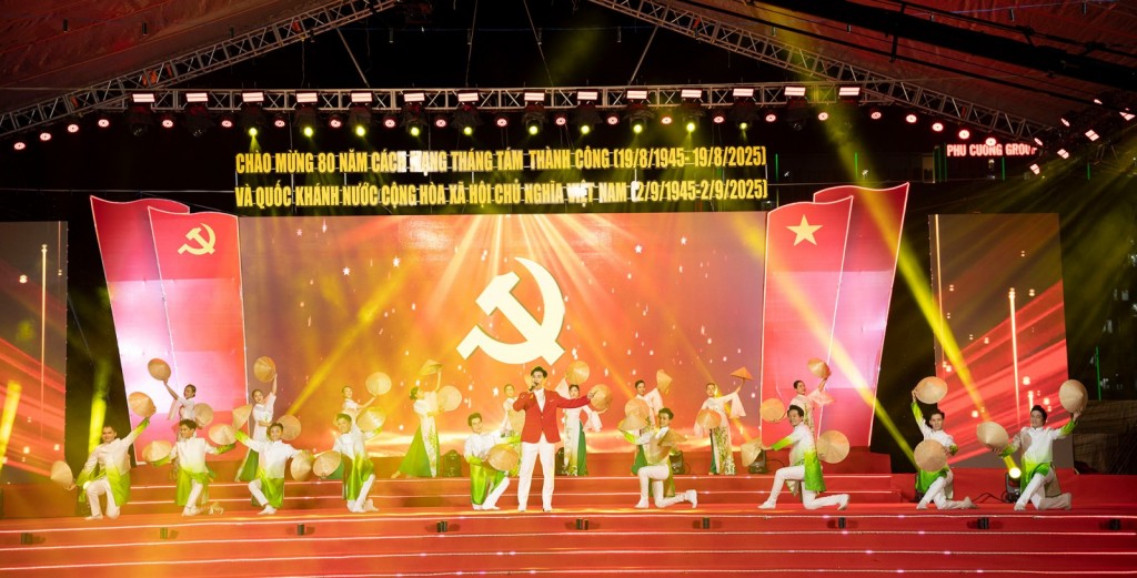 An Giang: Rực rỡ chương trình nghệ thuật, pháo hoa mừng Quốc khánh 2/9