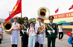 Phóng viên nước ngoài “choáng ngợp” vì lễ diễu binh, diễu hành ấn tượng