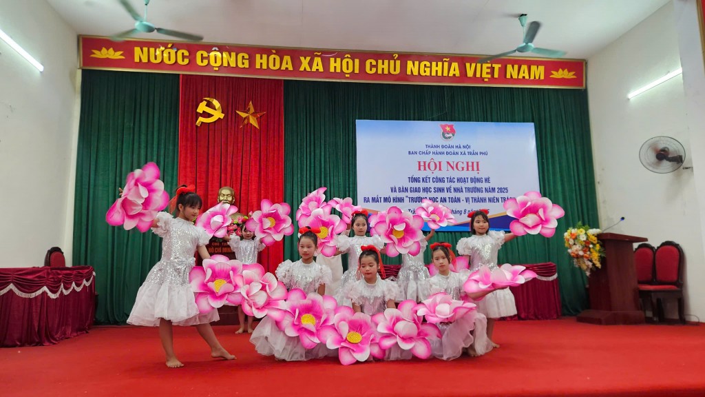 Các tiết mục văn nghệ đặc sắc tại hội nghị.