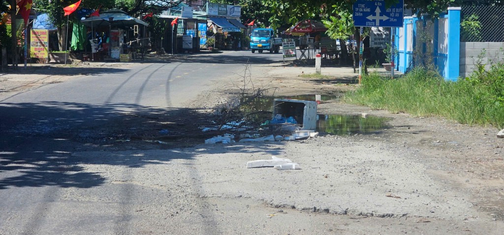 Người dân đề nghị sửa chữa khẩn tỉnh lộ 607B đang lở loét