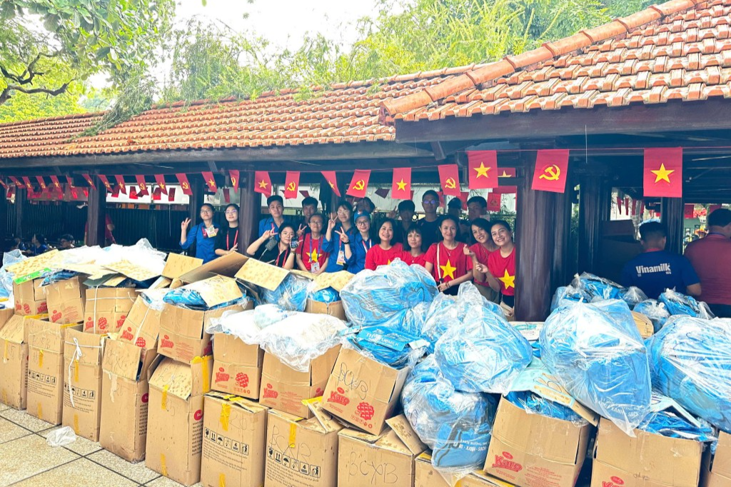 Ấn tượng về màu áo xanh tình nguyện ở A80