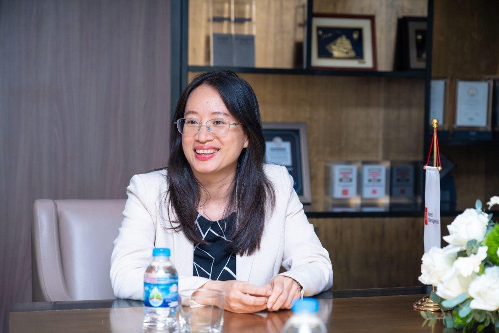 Bà Tô Thuỳ Linh - Phó Tổng Giám đốc SSIAM chia sẻ tại lễ ký kết