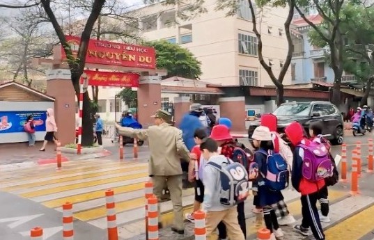 Thí điểm đảm bảo an toàn giao thông tại trường Tiểu học Vạn Phúc