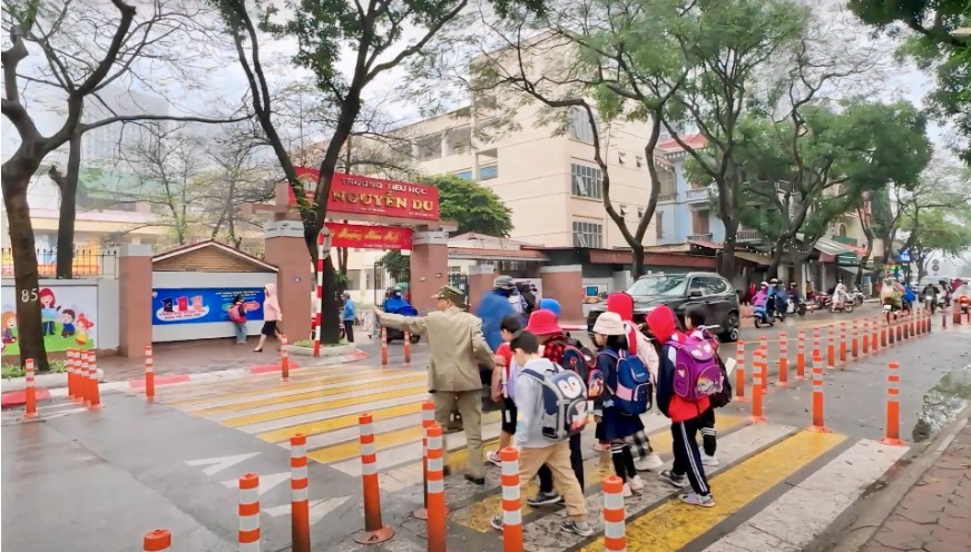 Thí điểm đảm bảo an toàn giao thông tại trường Tiểu học Vạn Phúc