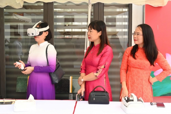Chuyển đổi số để minh bạch và gần dân hơn