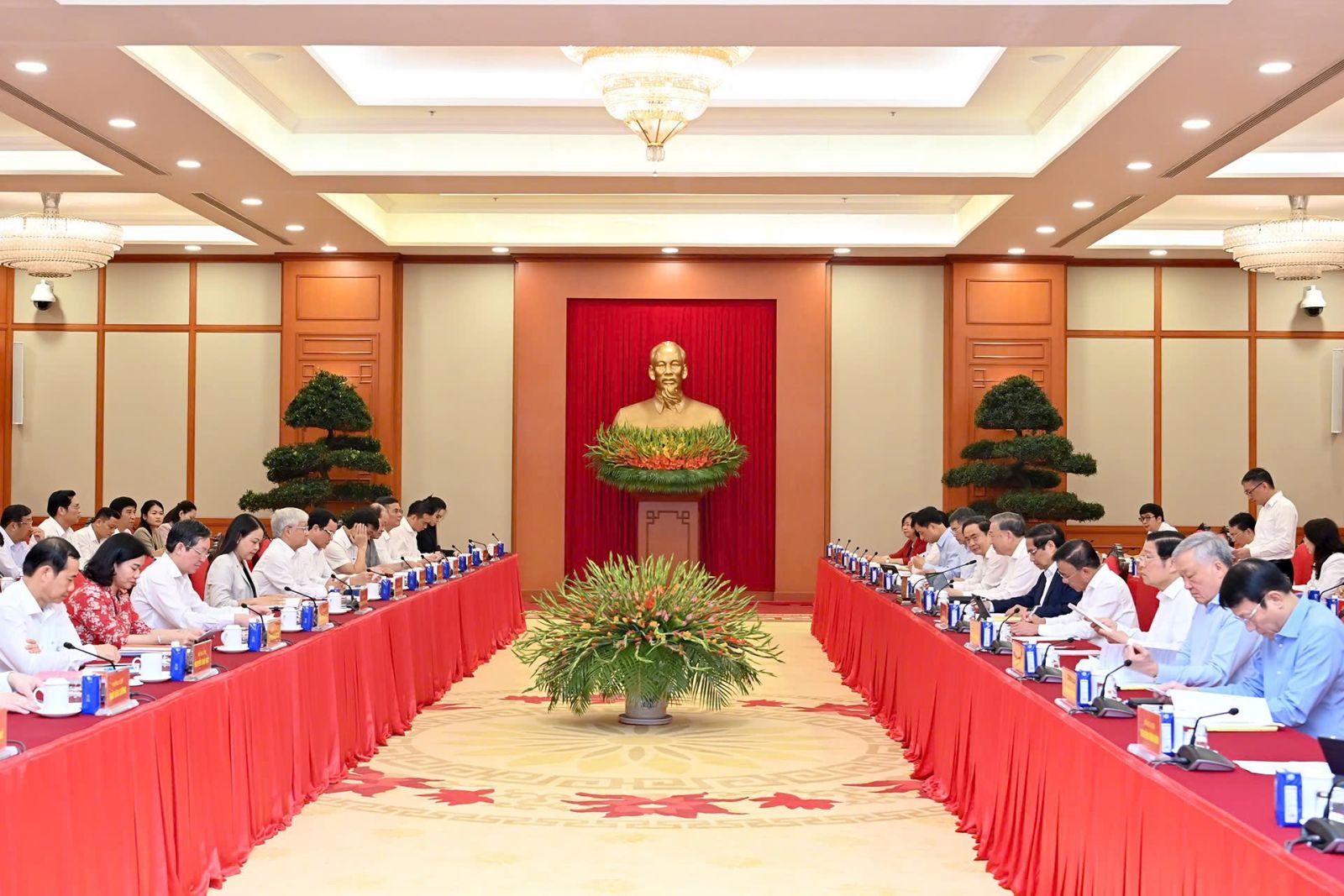 Hoàn thiện văn kiện, phương án nhân sự nhiệm kỳ 2025-2030