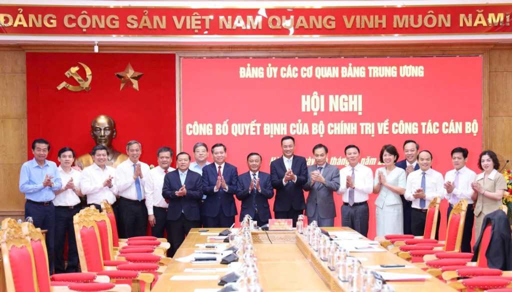 Thường trực Ban Bí thư Trần Cẩm Tú và các đồng chí dự Hội nghị