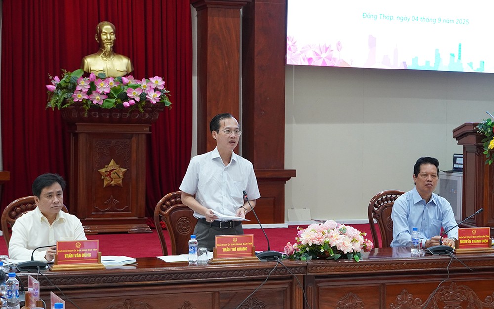 Chủ tịch Ủy ban nhân dân tỉnh Trần Trí Quang phát biểu tại hội nghị