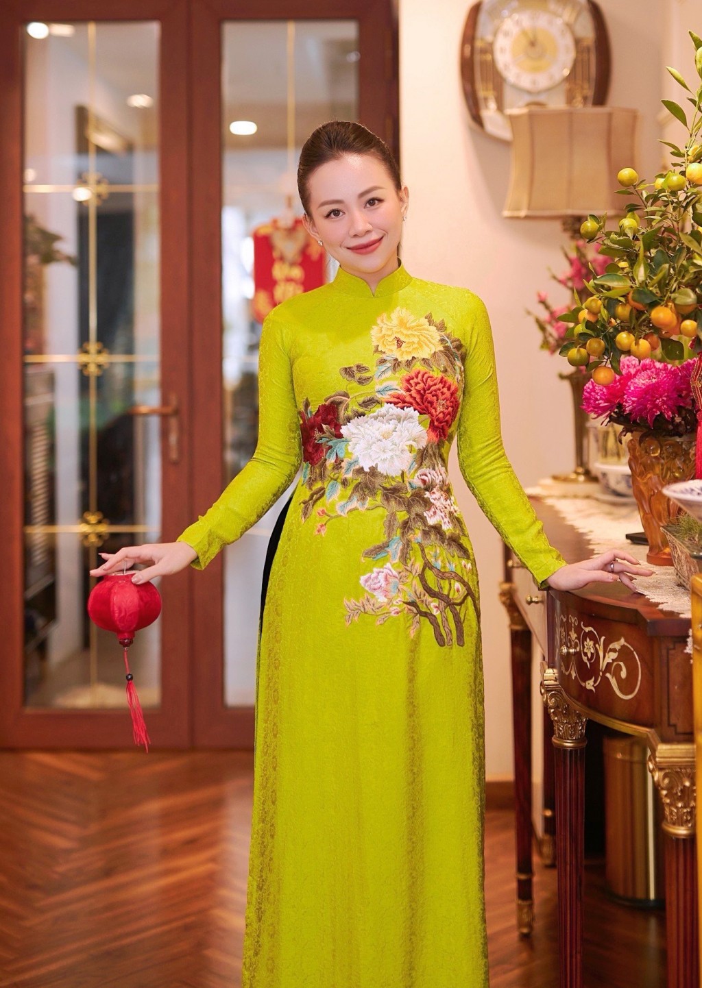 Bí mật về chiếc áo dài viral tối 2/9 của nhà thiết kế trẻ Nguyễn Thơ Thơ