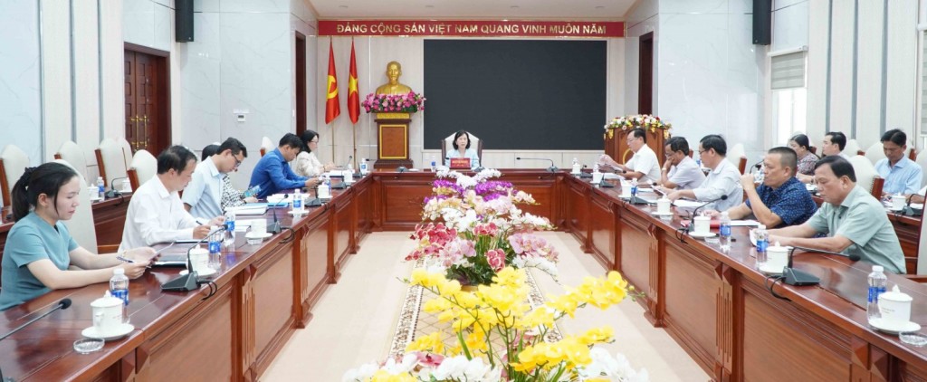Quang cảnh buổi làm việc