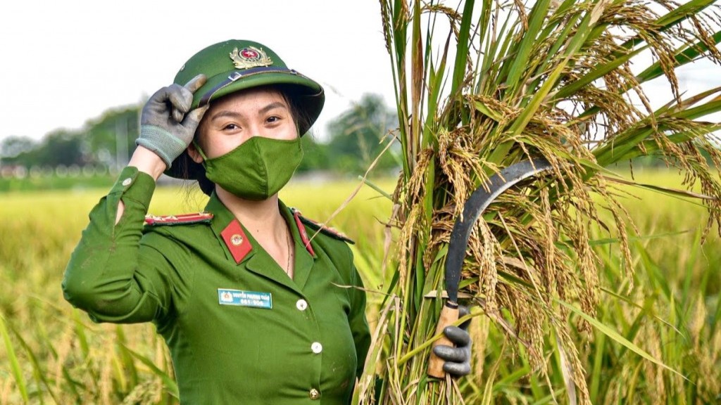Nữ Đại uý