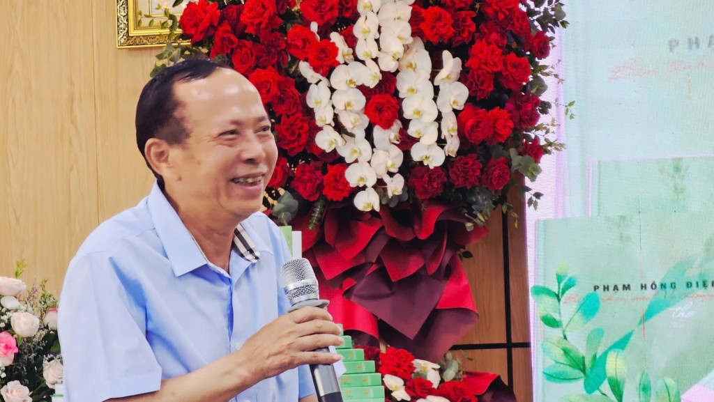 Tổng biên tập Thời báo Văn học nghệ thuật Hoàng Dự đánh giá về tập thơ thứ tư của Phạm Hồng Điệp