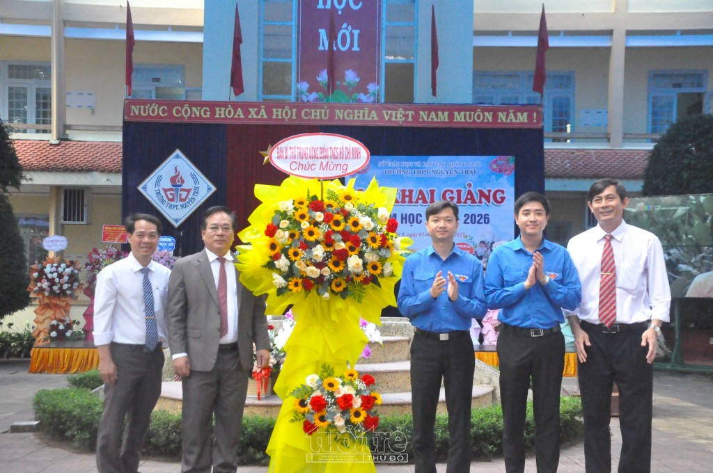 Bí thư TW Đoàn Nguyễn Minh Triết dự lễ khai giảng vùng biên giới