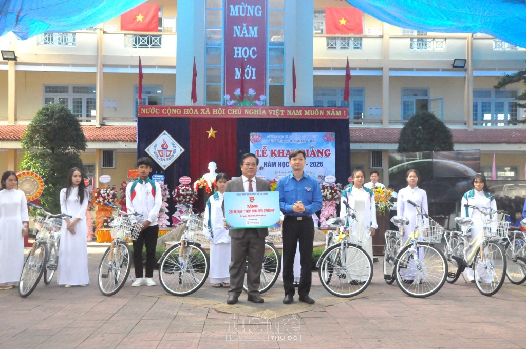 Bí thư TW Đoàn Nguyễn Minh Triết dự lễ khai giảng vùng biên giới
