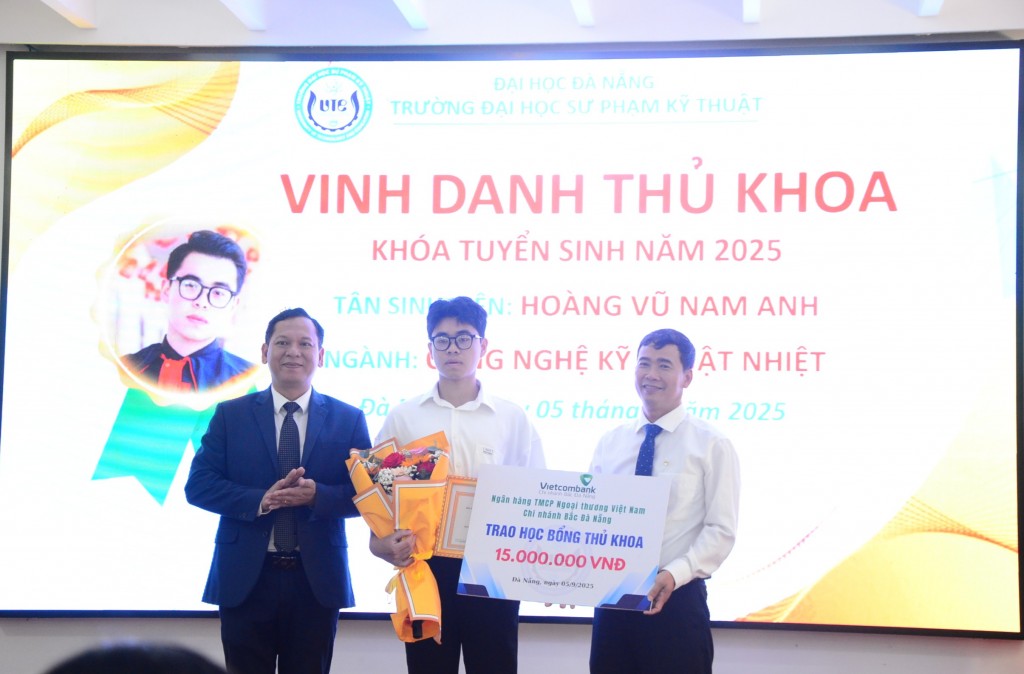 Đại học Sư phạm Kỹ thuật Đà Nẵng tuyên dương thủ khoa xuất sắc