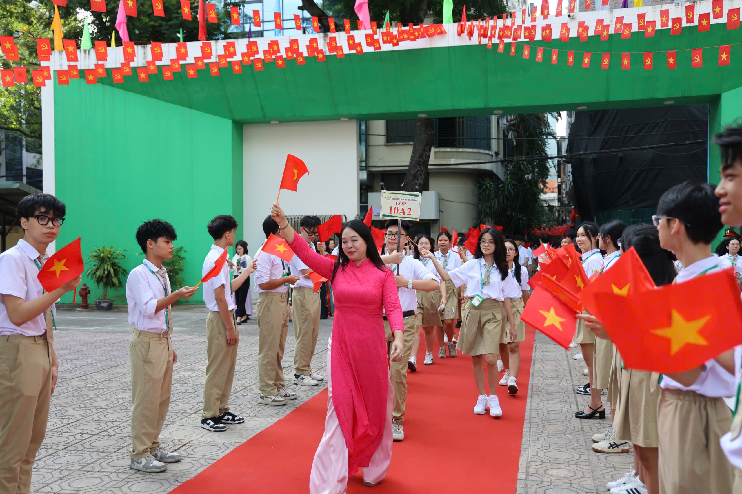 Học sinh Thủ đô hân hoan mừng 80 năm ngành Giáo dục và khai giảng năm học mới