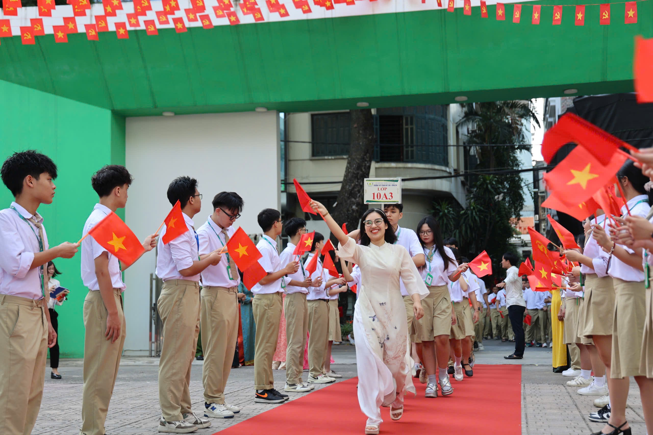 Học sinh Thủ đô hân hoan mừng 80 năm ngành Giáo dục và khai giảng năm học mới