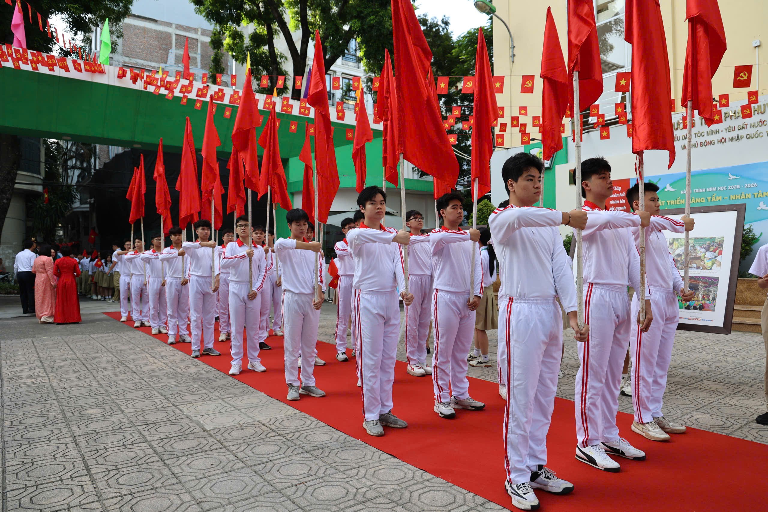 Học sinh Thủ đô hân hoan mừng 80 năm ngành Giáo dục và khai giảng năm học mới