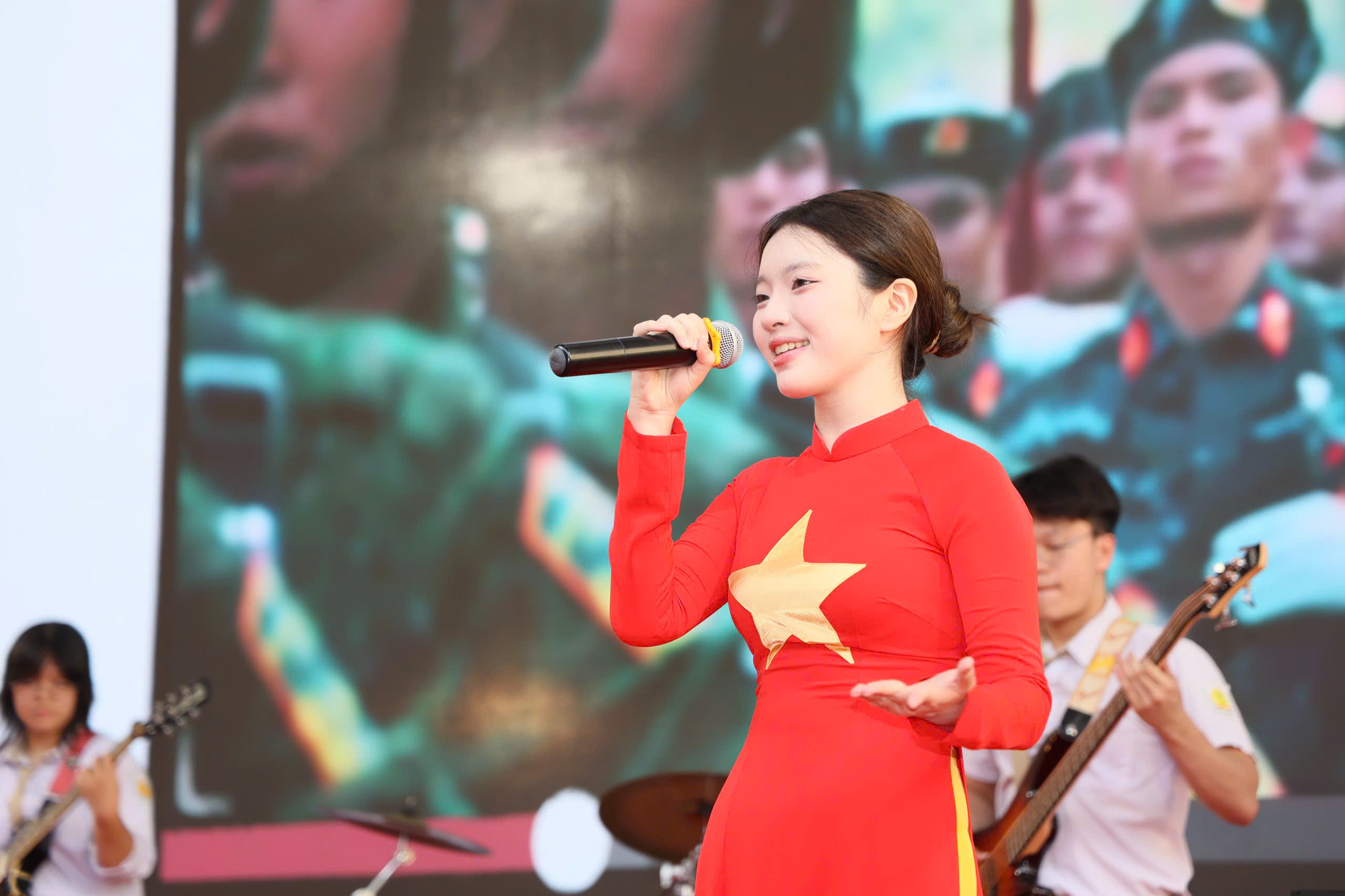 Học sinh Thủ đô hân hoan mừng 80 năm ngành Giáo dục và khai giảng năm học mới