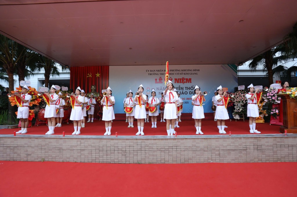Khai giảng năm học mới: Bài học đầu tiên có dáng hình núi, sông...