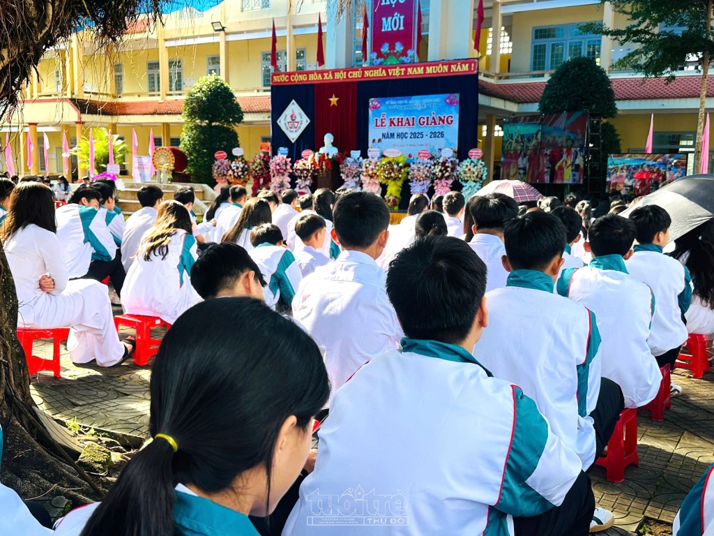 Bí thư TW Đoàn Nguyễn Minh Triết dự lễ khai giảng vùng biên giới