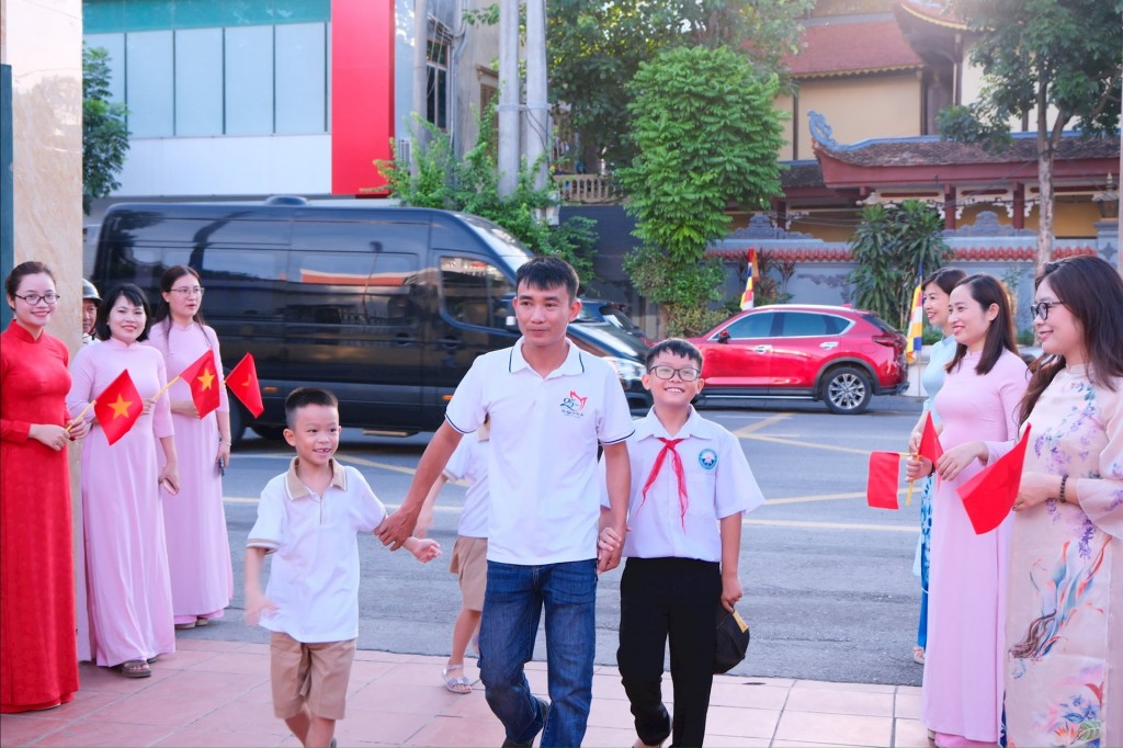 Hơn 1 triệu học sinh Hải Phòng phấn khởi trong ngày hội đến trường