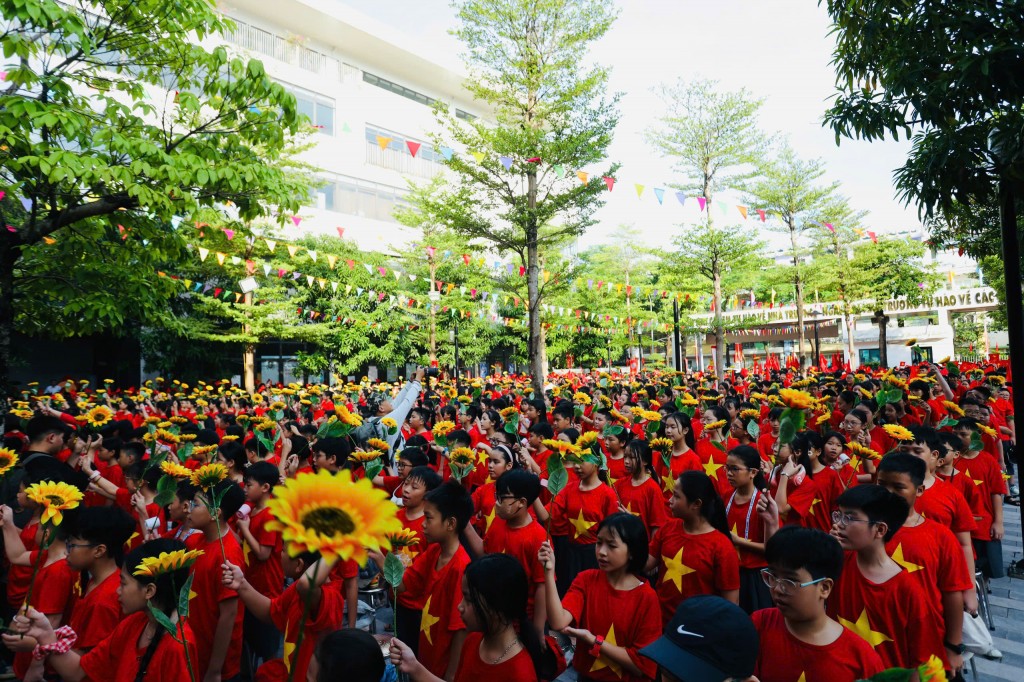 Khai giảng năm học mới: Bài học đầu tiên có dáng hình núi, sông...