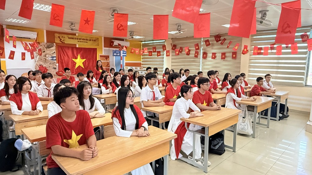 Khai giảng năm học mới: Bài học đầu tiên có dáng hình núi, sông...