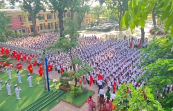 Hơn 10.000 học sinh xã Hạ Bằng hân hoan bước vào năm học mới