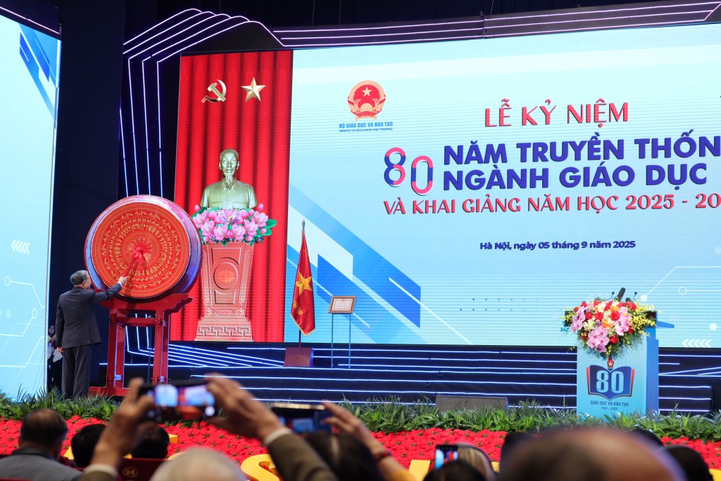 Tổng Bí thư Tô Lâm đánh trống khai giảng năm học mới 2025 - 2026
