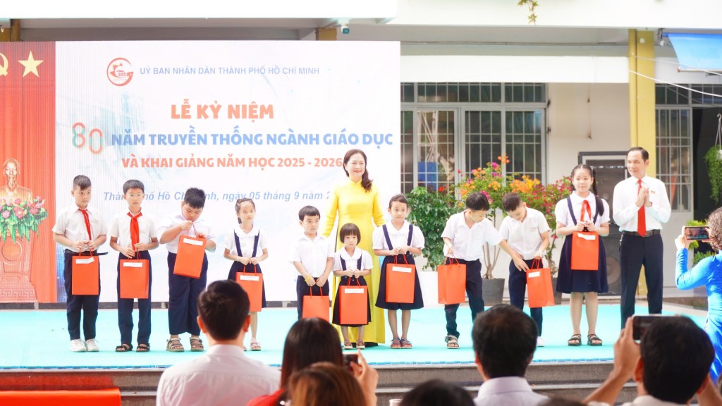 Không khí khai giảng rộn ràng tại các điểm trường ở Vũng Tàu Không khí khai giảng rộn ràng tại các điểm trường ở Vũng Tàu