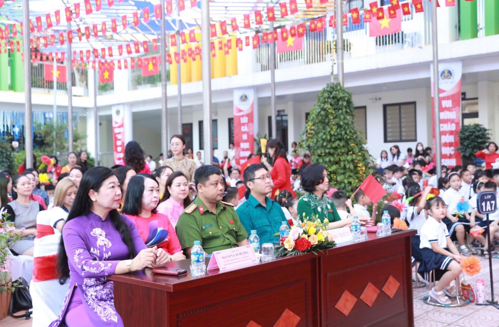 Trường Tiểu học Võ Thị Sáu chào đón 299 học sinh vào lớp 1