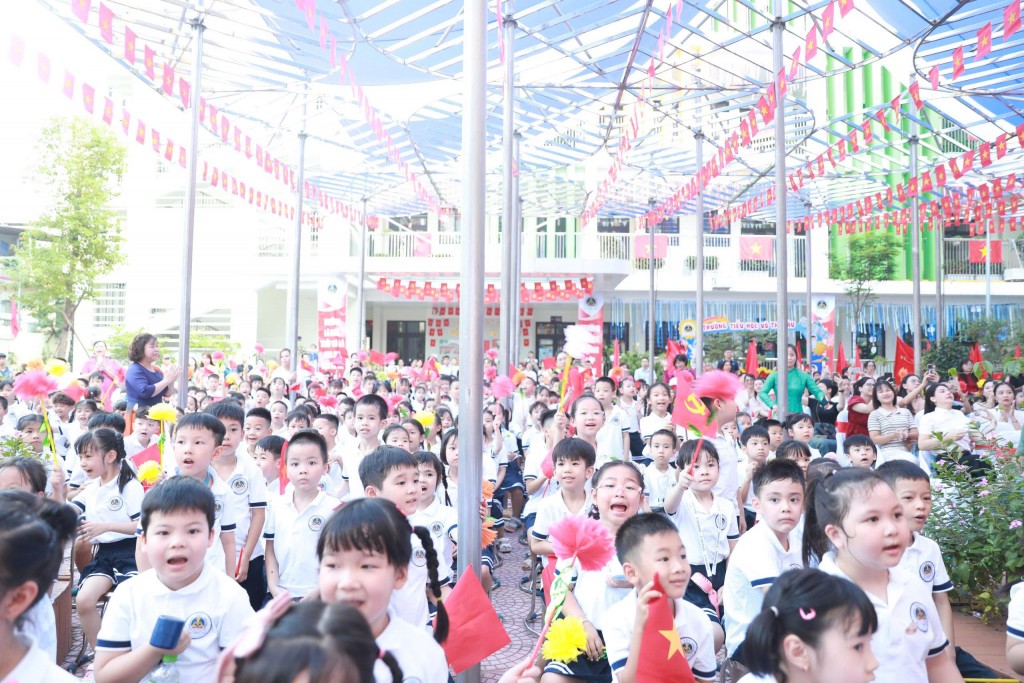 Trường Tiểu học Võ Thị Sáu chào đón 299 học sinh vào lớp 1