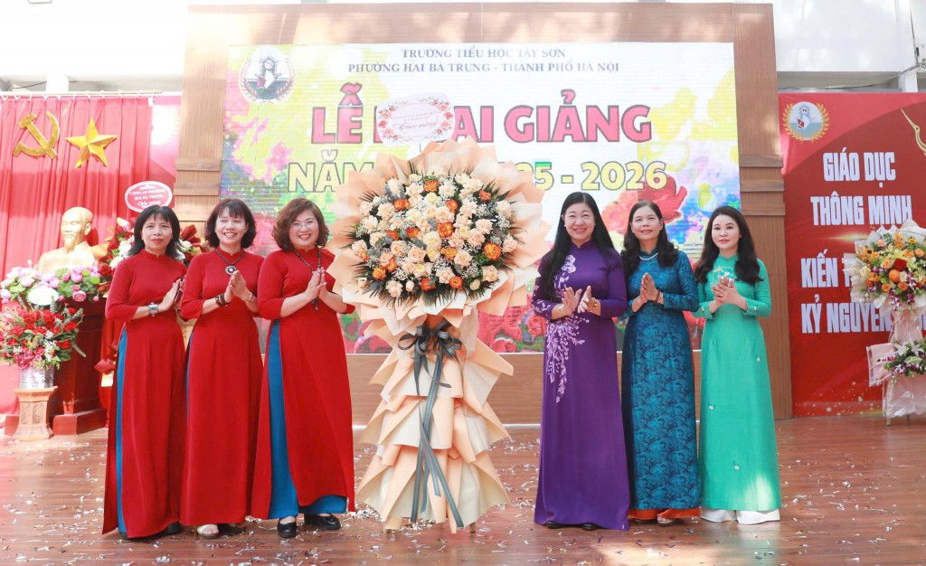 Khai giảng năm học mới cùng thầy và trò Trường Tiểu học Tây Sơn